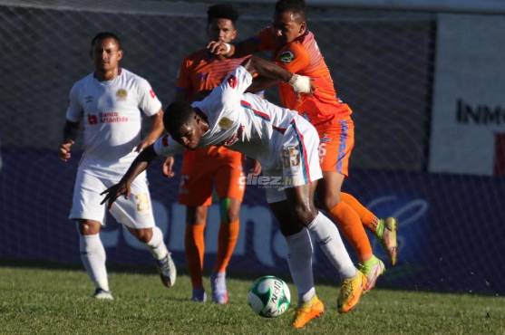 Josman Figueroa fue el jugador más peligroso del Olimpia en la primera parte. FOTOS: Andro Rodríguez