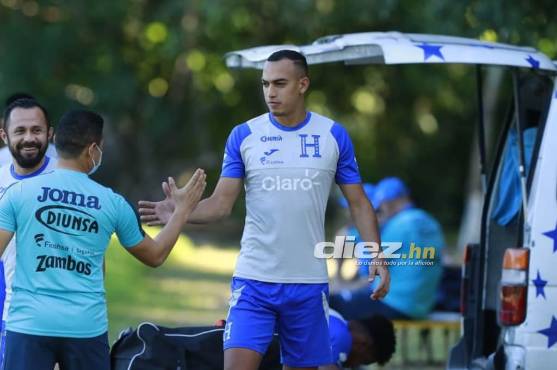 El futbolista de Real España llegó este miércoles a los entrenamiento de la Selección de Honduras. Fotos Edwin Romero.