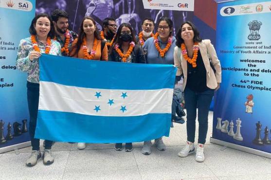 En la gráfica nuestras compatriotas representando al país en las 44 Olimpiadas Mundiales de Ajedrez.
