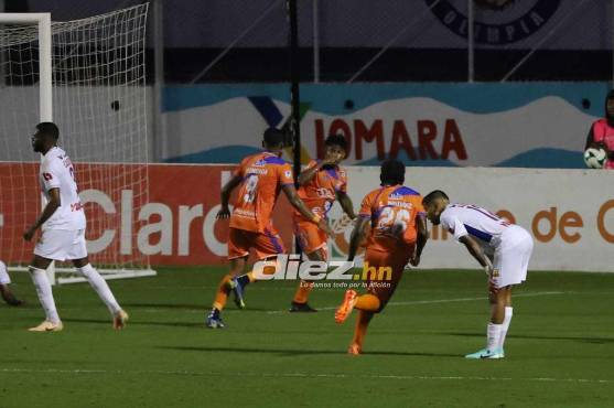 Justin Ponce se estrena con Lobos UPNFM ante Olimpia con un golazo. Foto: Emilio Flores.