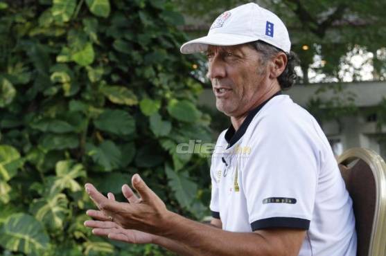 Pedro Troglio advirtió a Edwin Rodríguez previo a su marcha a Grecia. FOTOS: Neptalí Romero