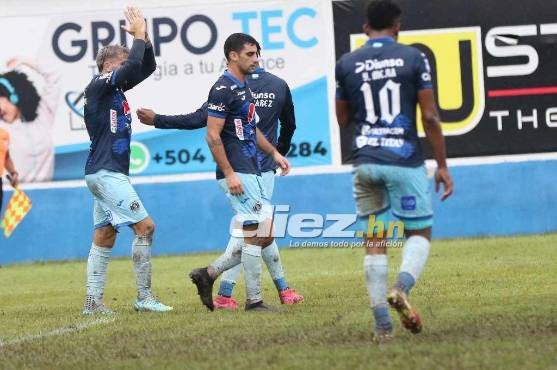Auzmendi llegó a nueve goles en el torneo. Foto: Alex Pérez.