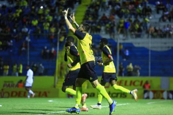 ¡Goleada aurinegra! Con doblete de Rocca y otro de Bernárdez, el Real España de Vargas borra al H. Progreso en el Morazán