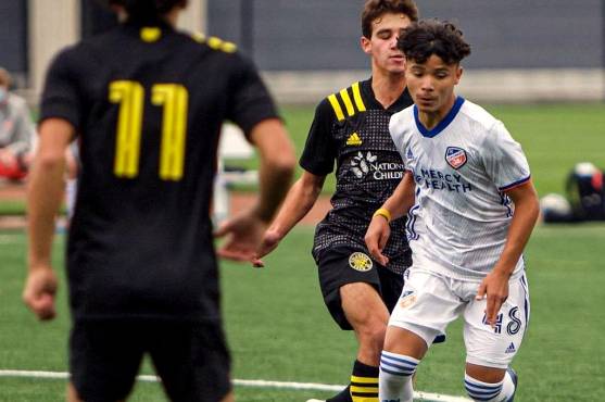 Darrel Turcios, el cuarto futbolista hondureño que busca convocar El Salvador.