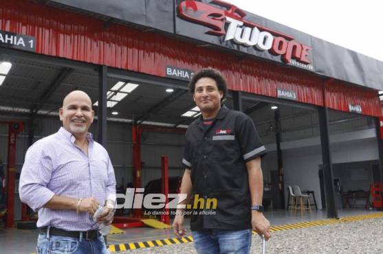 Kevin Hernández junto a Orinson Amaya, presidente del Marathón en el taller Two One Autocenter. Fotos: Neptalí Romero y Mauricio Ayala.