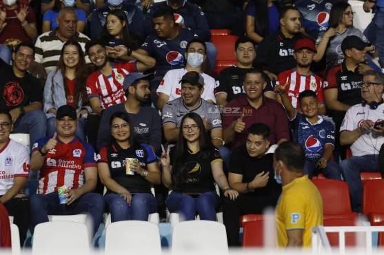 Así se vivó el minuto a minuto del empate entre Motagua y Olimpia por la semifinal de ida en Liga Concacaf