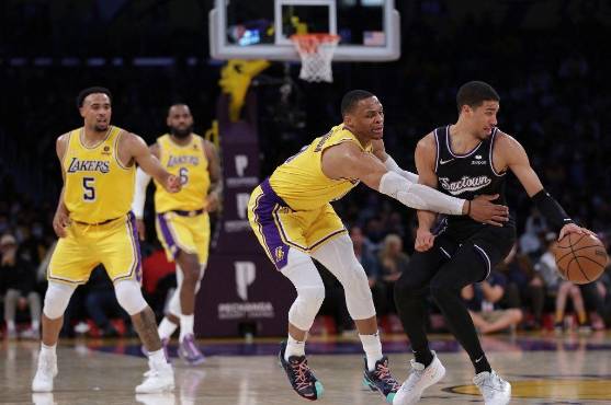 Lakers ganan pero siguen sin demostrar su gran nivel,