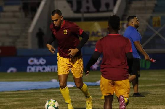 Real España sorprende con un equipo ‘B’ y le arranca el largo invicto al Motagua con doblete de Pedro Báez