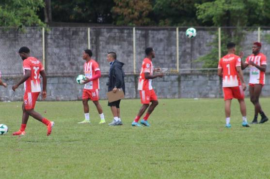 Elison Rivas, Marvin “La Flecha” Bernárdez y Danilo Palacios atendieron la convocatoria.