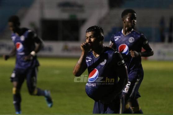 ¡Ángel Tejeda, de cabeza, salva al Motagua con gol in-extremis y el campeón venció a Lobos UPNFM en Tegucigalpa!