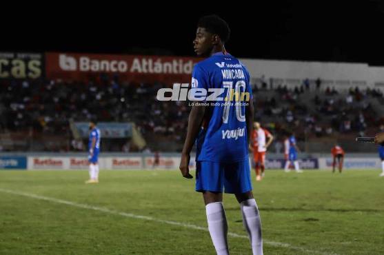 Dereck Moncada, hijo de Maynor Figueroa, sumó sus primeros minutos en primera con la camisa de Olimpia. Foto: Esaú Ocampo.