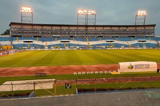 La grama del estadio Olímpico luce en buenas condiciones para el clásico sampedrano. Foto Gustavo Roca