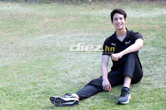 Carlos Girón nos contó cómo ha sido su carrera futbolística con apenas 17 años. Foto: Marvin Salgado.