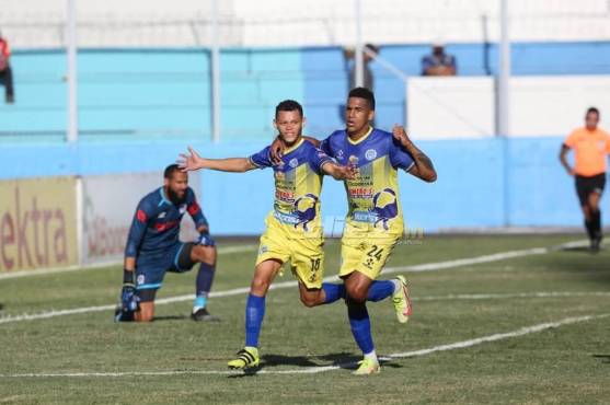 Le picó el balón y Menjívar lo derribó: el penal transformado en gol por Damín Ramírez que adelantó al Victoria ante Olímpia