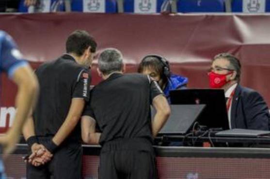 Tras la polémica en el gol de Lewandowski, la FIFA implementará nueva regla en el VAR: al estilo del fútbol sala