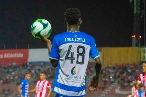 S<b>amuel Card Sander</b>s, jugador del Victoria, firmó con primer equipo de la Liga de Azerbaiyán.