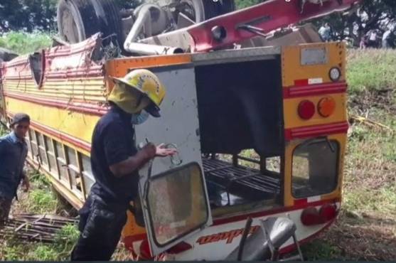 Impactante Momento: equipo de fútbol sobrevive de milagro a accidente de autobús en Nicaragua