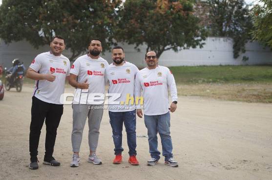 Ya hay ambiente en el estadio Olímpico de San Pedro Sula. Foto: Mauricio Ayala.