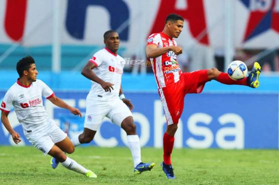 ¡Olimpia recupera el liderato derrotando al Vida en un duelo accidentado donde los leones jugaron con uno menos!