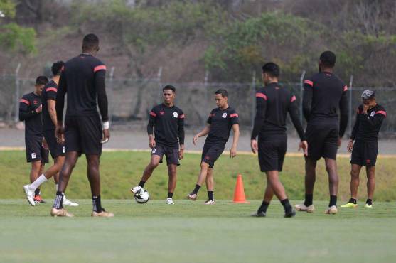 Olimpia realizó este viernes su último entrenamiento previo a la final ante Marathón. Foto: Emilio Flores