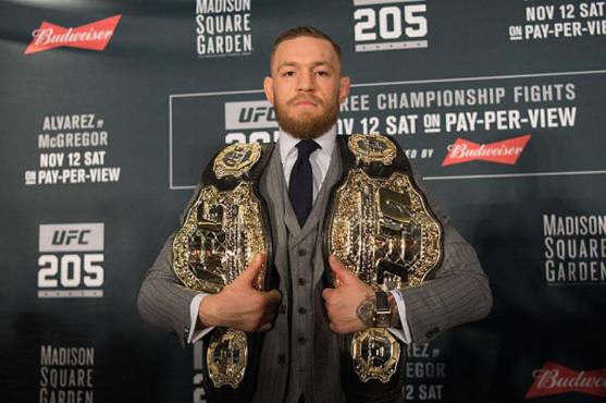 McGregor Fue el primer peleador en tener títulos en dos divisiones diferentes de UFC al mismo tiemp