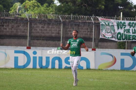 Javier Rivera y su celebración tras el gol en Tocoa. Foto: José Luis Barralaga.