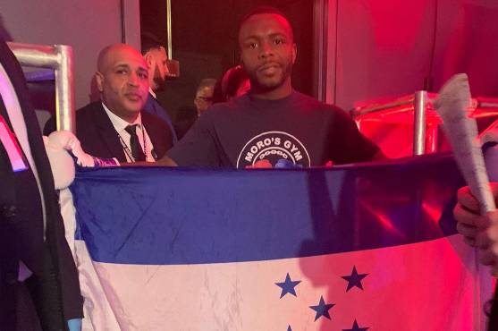 Henry “Moncho” Lebrón castiga duramente al “Escorpión” Ruiz y lo derrota por nocaut en el séptimo round en el Madison Square Garden