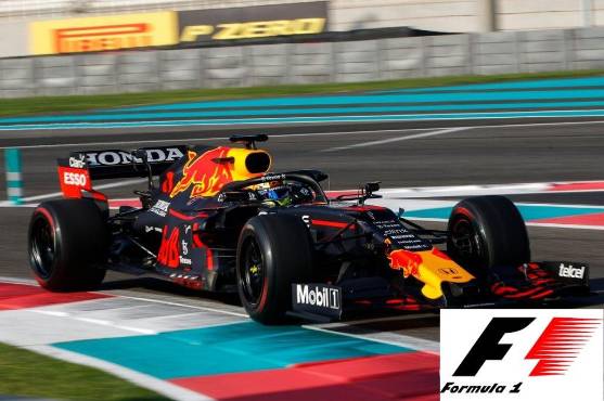 Sergio Pérez en el monoplaza RB15.
