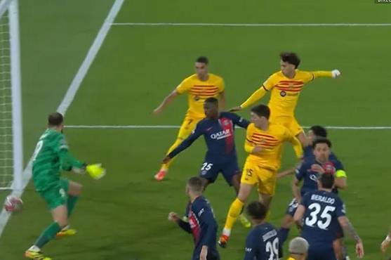 El danés Andreas Christensen remató solo y puso el 2-3 para el Barcelona.