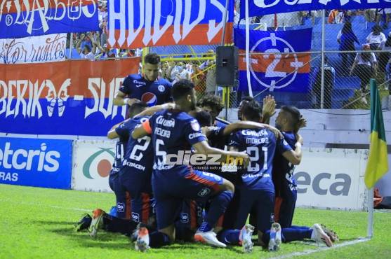 Motagua sigue derrotando 0-1 al Olimpia con gol de Roberto Moreira.