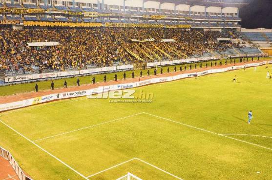 Así lució el estadio Olímpico en el Real España vs Olimpia. Foto Diez: Melvin Cubas