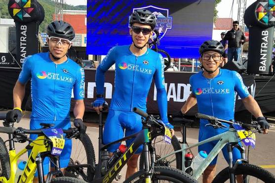 López pertenece al un equipo de Guatemala junto con sus compañeros Rony Julajuj y José Canastuj.