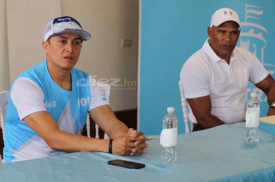 Ronald Quintero gastó un poco más de 45,000 dólares en su proceso para subir la montaña más alta del mundo.