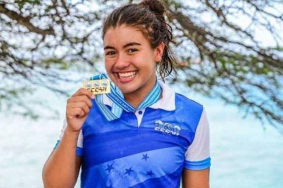 Michelle Ramírez es una de las nadadoras que representara de Honduras y pertenece a los Delfines Sampedranos.