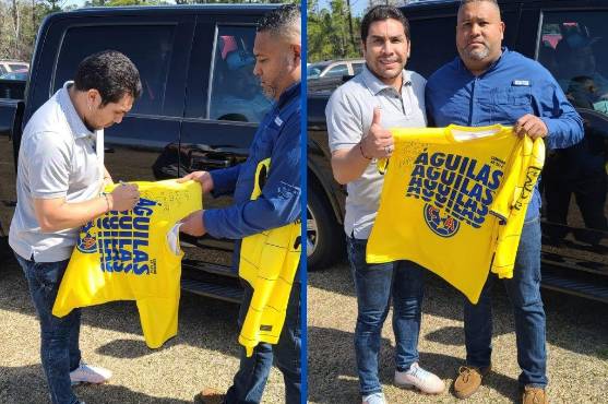 Salvador Cabañas junto a Angel el “Tigre” Castro en un evento en Carolina del Norte.