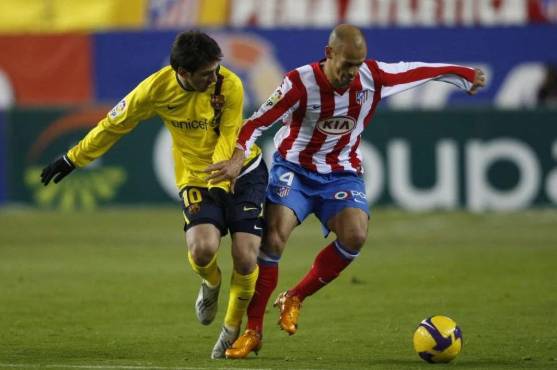 Pernía enfrentó varias veces a Lionel Messi durante su paso con el Atlético de Madrid en la Liga Española.