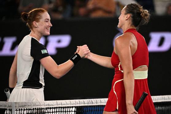 Abierto de Australia: Djokovic sufrió en su primera ronda, Sinner convincente y Sabalenka expeditiva