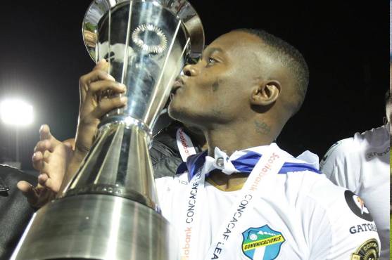 Lacayo celebrando el título de Liga Concacaf conquistado en diciembre de 2021.