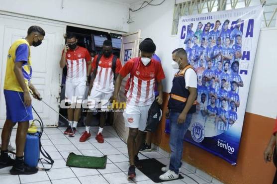 Así fue la llegada del conjunto cocotero al estadio Ceibeño. Fotos: Neptalí Romero.