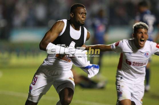 Así celebró Arboleda su golazo de cabeza en la final ante Motagua. Foto: David Romero