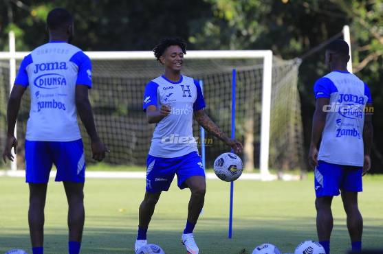 Cristian Sacaza, Gerson Chávez y Junior Lacayo son parte de la nueva generación de futbolista que trata de formar Bolillo Gómez.