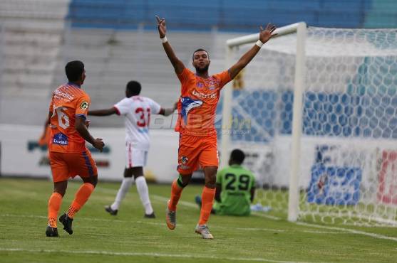 Así celebró Kilmar Peña el primer gol de la UPNFM en el Apertura 2022. FOTO: David Romero