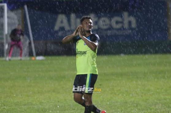 Otra foto más de Erlin Gutiérrez, figura de la final de Ascenso en Honduras. Foto: Alex Pérez.