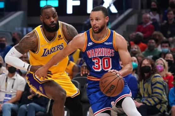 Los Warriors ganaron los dos juegos ante Lakers en la pasada campaña.