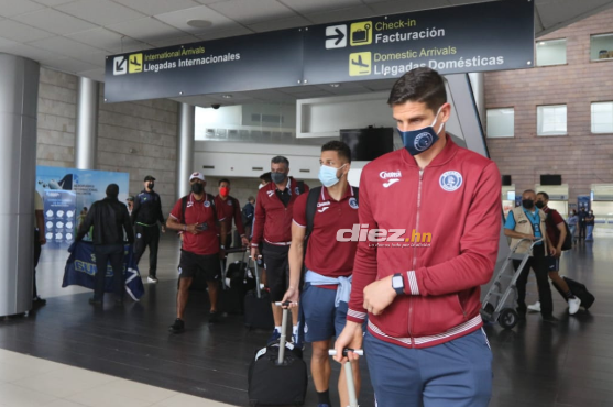 Andrade estuvo ahí recibiendo a los jugadores y cuerpo técnico del Motagua en el aeropuerto de Toncontín.