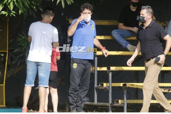 Héctor Vargas estuvo viendo el partido del Real España ante el Honduras en Reservas. Foto: Neptalí Romero.