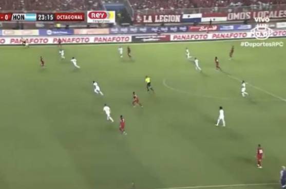 Imagen del momento en que Blackburnaparece en claro fuera de juego.