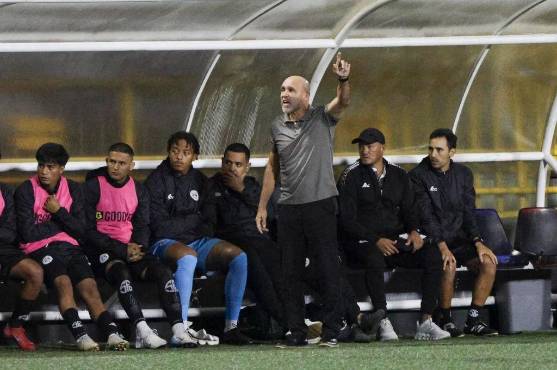 Carlos Pineda deja el Olimpia una década después de su debut en primera división y ahora ficha por club de Costa Rica