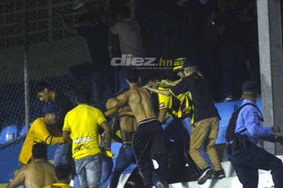 Así se originó la violenta noche en el Morazán: lo que pasó en la caótica pelea de barras del Real España y Marathón