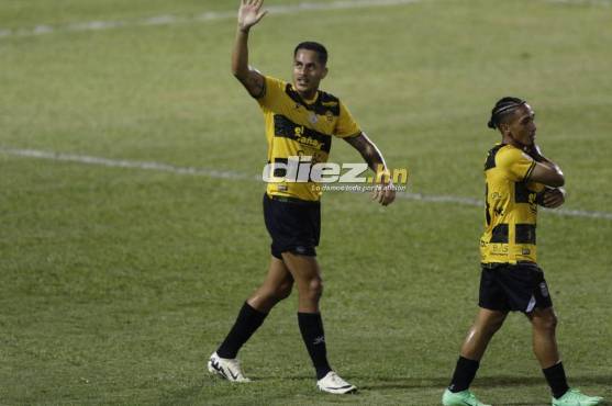 Real España se puso a ganar con gol de Jim Morrison Varela. Foto Diez: Neptalí Romero